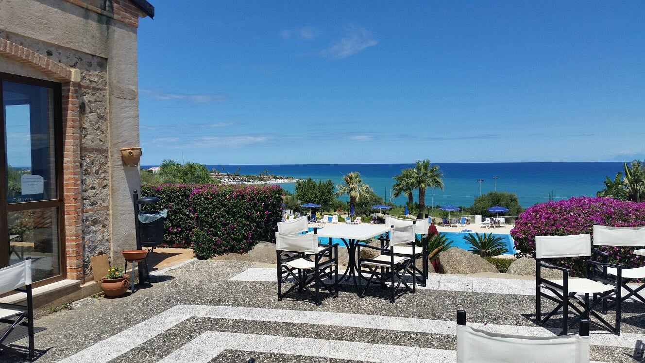 terrazza esterna 2 villaggio dolomiti sul mare