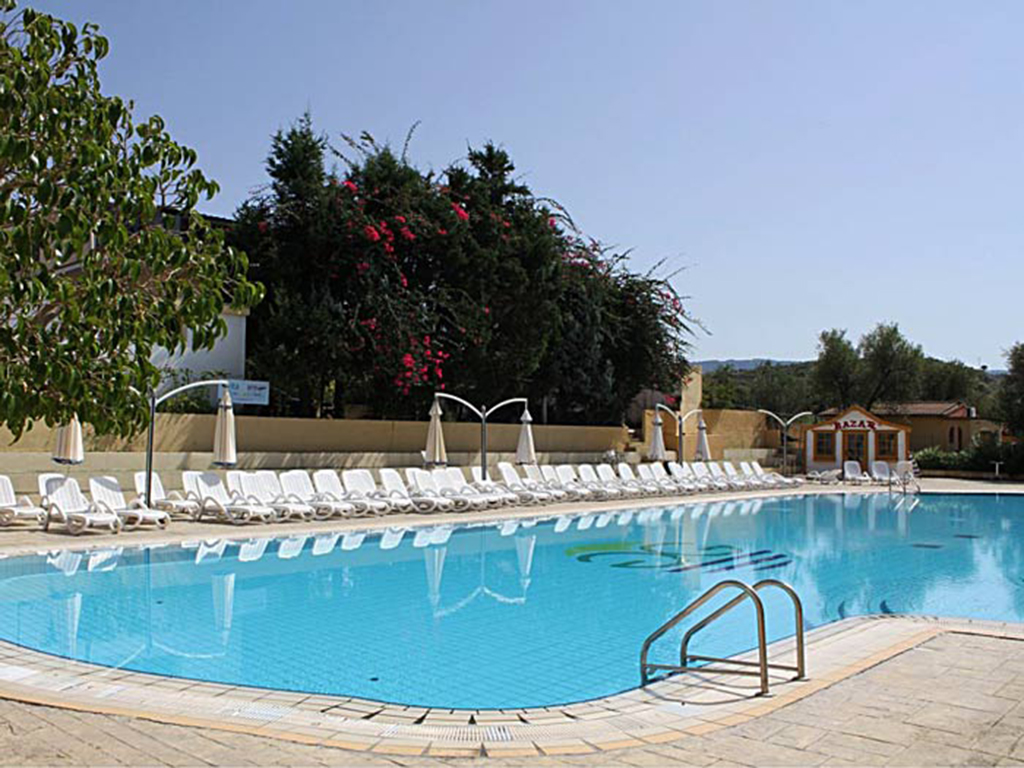 piscina 2 villaggio green garden club